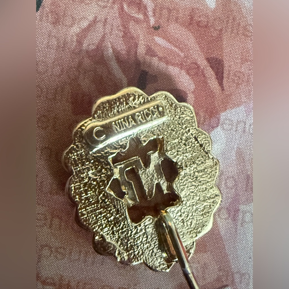 Nina Ricci Gold and White Logo Floral Stick Brooch - Picture 6 of 6